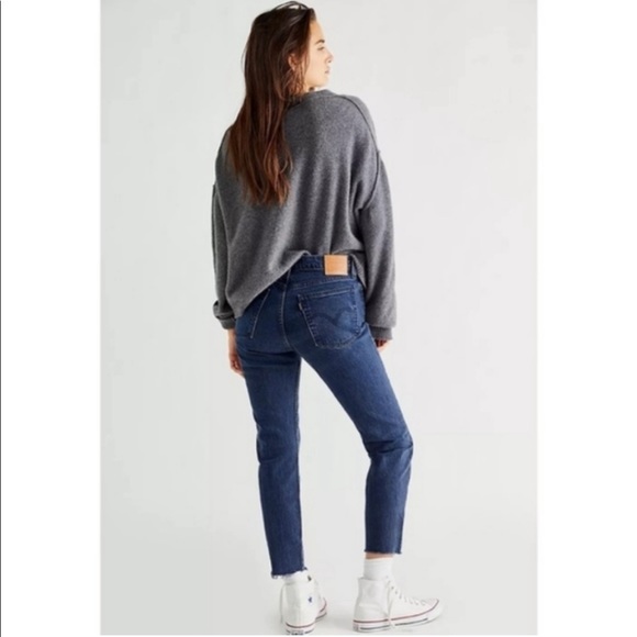 Levi’s wedgie fit premium high rise jean in black and blue wash - Picture 2 of 12